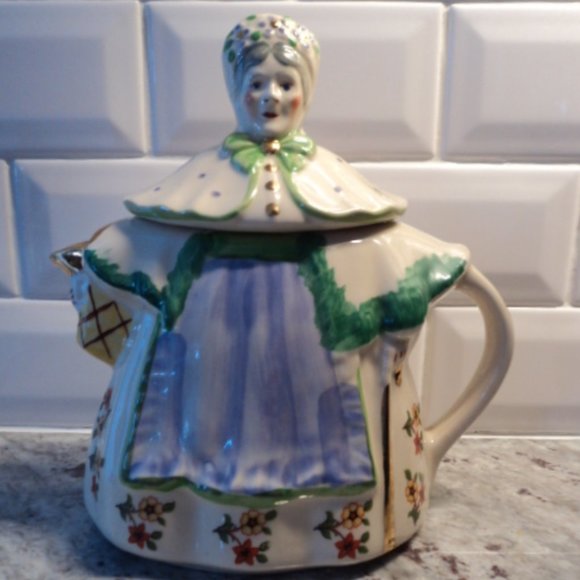 vintage Granny Ann teapot - Picture 1 of 12